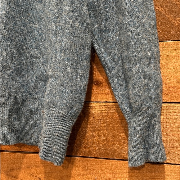 Madewell Women's Re(Generative) Wool V-Neck Sweater in Azure Blue - Picture 6 of 9